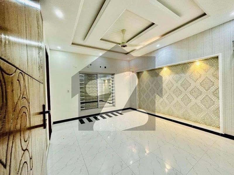 بحریہ آرچرڈ لاہور میں 4 کمروں کا 8 مرلہ مکان 2.32 کروڑ میں برائے فروخت۔