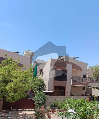 نیوی ہاؤسنگ سکیم کارساز کراچی میں 5 کمروں کا 14 مرلہ مکان 18.25 کروڑ میں برائے فروخت۔