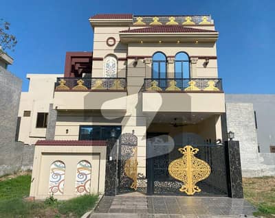 Designer House 5 Marla In EE Block Near Park For Sale Phase Wafi Citi