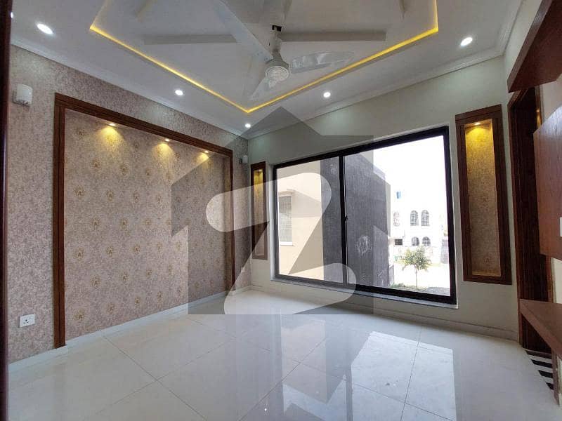 بحریہ آرچرڈ لاہور میں 3 کمروں کا 5 مرلہ مکان 1.6 کروڑ میں برائے فروخت۔