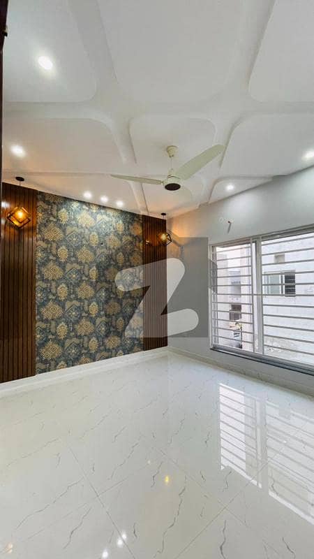 بحریہ آرچرڈ لاہور میں 3 کمروں کا 5 مرلہ مکان 1.55 کروڑ میں برائے فروخت۔