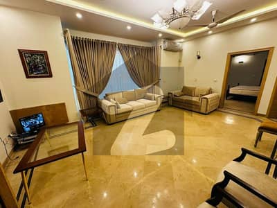 ایف ۔ 8 اسلام آباد میں 6 کمروں کا 1 کنال مکان 32.0 کروڑ میں برائے فروخت۔