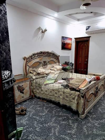 ایجوکیشن ٹاؤن لاہور میں 5 کمروں کا 15 مرلہ مکان 3.6 کروڑ میں برائے فروخت۔