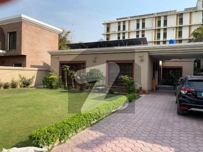 ظہور الہی روڈ گلبرگ,لاہور میں 3 کمروں کا 1 کنال مکان 25.0 کروڑ میں برائے فروخت۔