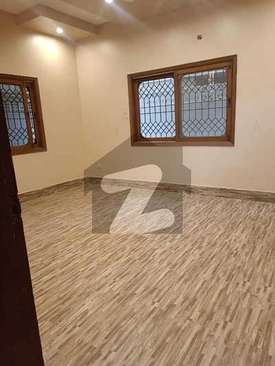 Gulshan-E-Iqbal Block 16 back Buitul mukkram masjid Boundary Wall project 1st floor flat available for Rent average