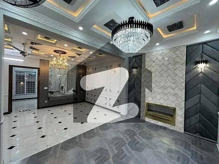لیک سٹی رائیونڈ روڈ,لاہور میں 4 کمروں کا 5 مرلہ مکان 2.28 کروڑ میں برائے فروخت۔