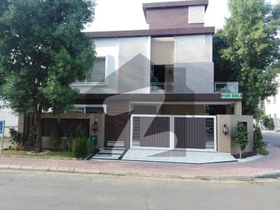 10 Marla Corner Hot Location House For Sale In Jasmine Block Bahria Town Lahore