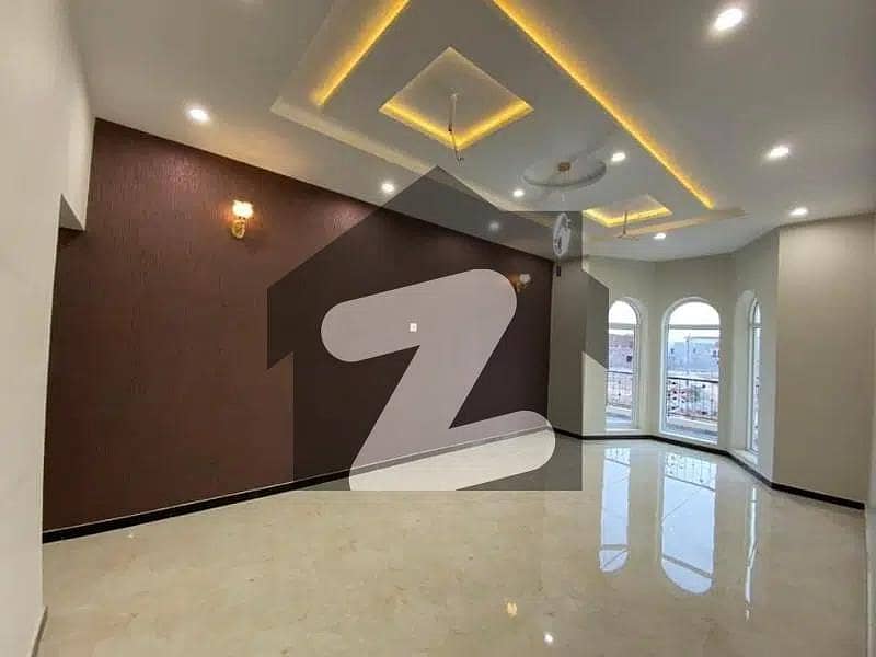 ڈی ایچ اے 9 ٹاؤن ڈیفنس (ڈی ایچ اے),لاہور میں 3 کمروں کا 5 مرلہ مکان 2.52 کروڑ میں برائے فروخت۔