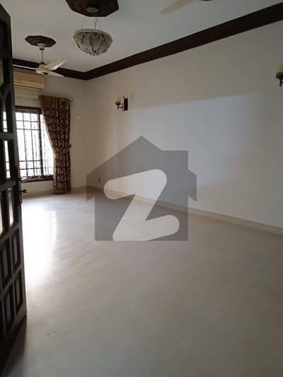 Gulshan-E-Iqbal Block 10 Near masjid tayyaba 240 yard Old Bangalow Available for sale Best for investment