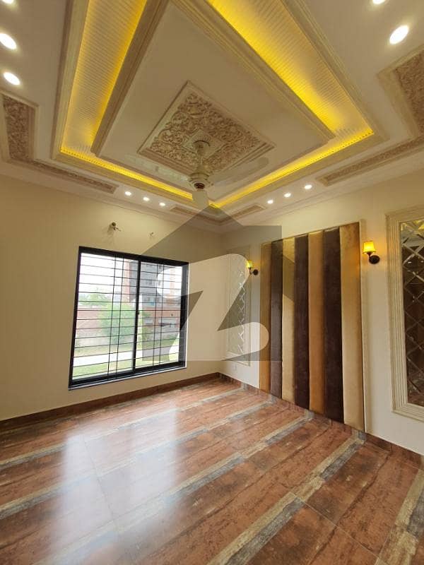 ڈی ایچ اے 9 ٹاؤن ڈیفنس (ڈی ایچ اے),لاہور میں 3 کمروں کا 5 مرلہ مکان 2.55 کروڑ میں برائے فروخت۔