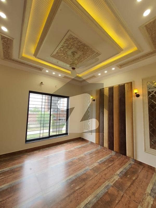 بحریہ آرچرڈ لاہور میں 3 کمروں کا 5 مرلہ مکان 1.4 کروڑ میں برائے فروخت۔