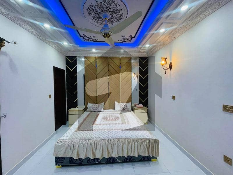 بحریہ ٹاؤن لاہور میں 3 کمروں کا 5 مرلہ مکان 2.2 کروڑ میں برائے فروخت۔