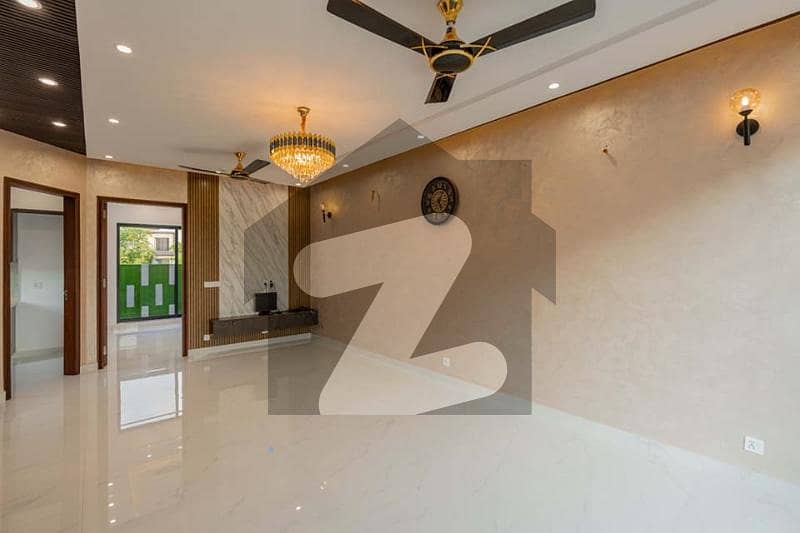 ڈی ایچ اے 9 ٹاؤن ڈیفنس (ڈی ایچ اے),لاہور میں 3 کمروں کا 5 مرلہ مکان 2.55 کروڑ میں برائے فروخت۔