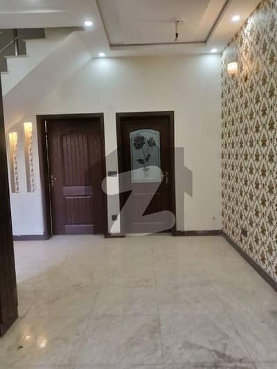جوبلی ٹاؤن ۔ بلاک سی جوبلی ٹاؤن,لاہور میں 4 کمروں کا 3 مرلہ مکان 1.6 کروڑ میں برائے فروخت۔