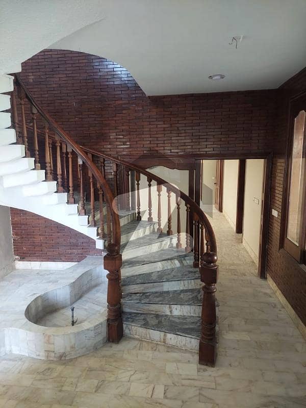 500 yards bungalow for rent khy Shahbaz fully renovated at most prime location