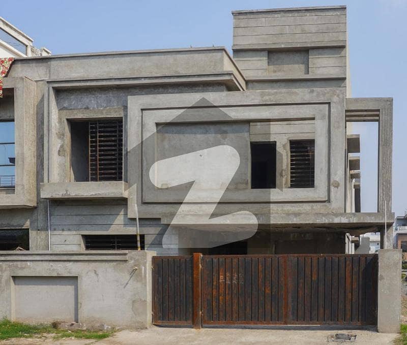 پارک ویو سٹی - ٹیولپ بلاک پارک ویو سٹی,لاہور میں 4 کمروں کا 10 مرلہ مکان 2.6 کروڑ میں برائے فروخت۔