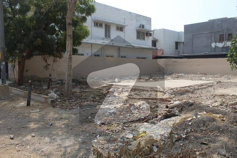 1000 Yards Demolish Condition Bungalow For Sale On 5th Central Lane West Open Big Front At Prime Location