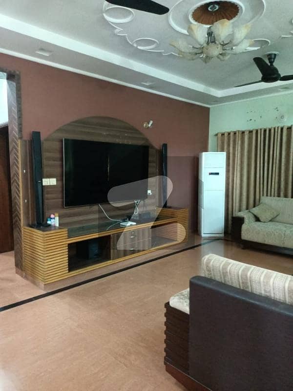ای ایم ای سوسائٹی لاہور میں 5 کمروں کا 1 کنال مکان 7.3 کروڑ میں برائے فروخت۔