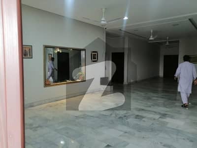 محافظ ٹاؤن فیز 1 محافظ ٹاؤن,لاہور میں 10 کمروں کا 1 کنال مکان 2.5 لاکھ میں کرایہ پر دستیاب ہے۔