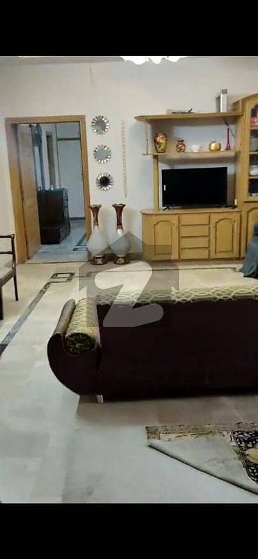 گلستان کالونی راولپنڈی میں 5 کمروں کا 11 مرلہ مکان 3.5 کروڑ میں برائے فروخت۔