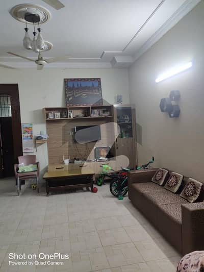 خیابان کالونی 2 فیصل آباد میں 4 کمروں کا 8 مرلہ مکان 2.1 کروڑ میں برائے فروخت۔
