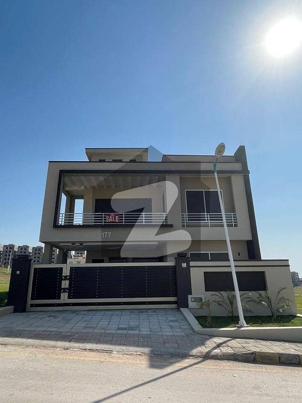 Luxurious Owner Built 10 Marla Brand New House For Sale