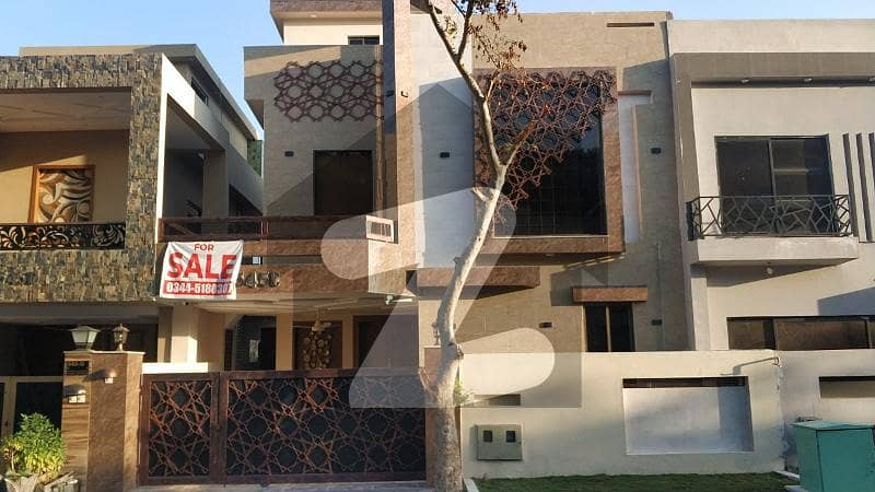 بحریہ ٹاؤن فیز 7 بحریہ ٹاؤن راولپنڈی,راولپنڈی میں 5 کمروں کا 10 مرلہ مکان 4.75 کروڑ میں برائے فروخت۔