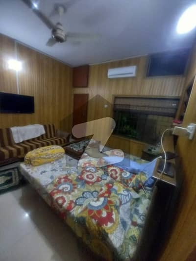 ریونیو سوسائٹی - بلاک اے ریوینیو سوسائٹی,لاہور میں 5 کمروں کا 1 کنال مکان 4.75 کروڑ میں برائے فروخت۔