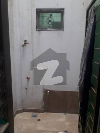 سمن آباد لاہور میں 3 کمروں کا 2 مرلہ مکان 39.0 ہزار میں کرایہ پر دستیاب ہے۔