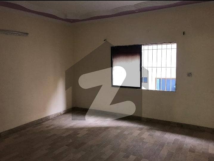 FLAT FOR RENT 900 SQFT 2ND FLOOR 2 BEDROOMS (ATTACHED BATH) 1 DRAWING ROOM 
1 TV LOUNGES 1 KITCHENS AT PHASE 2 EXT DHA KARACHI