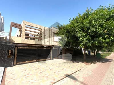 01 KANAL HOUSE FOR SALE @ MAIN BULLEYWARD IN SECTOR B BAHRIA TOWN LAHORE