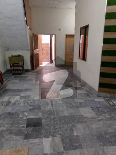 مدینہ ٹاؤن فیصل آباد میں 4 کمروں کا 5 مرلہ مکان 1.6 کروڑ میں برائے فروخت۔