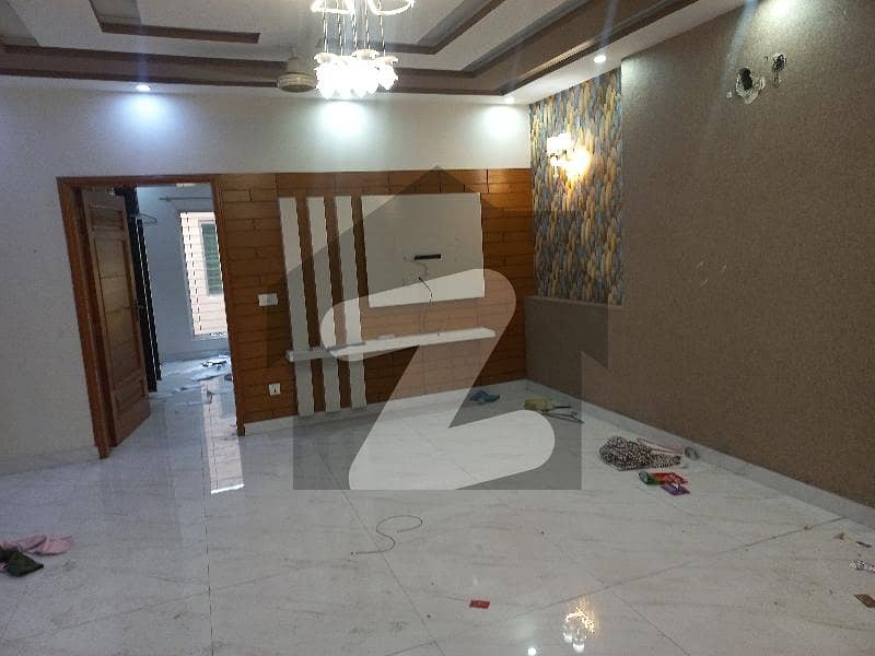 8 marla new tile floor 3bed upper portion in millitary accounts society college road