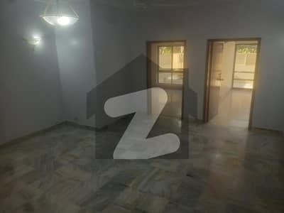 ڈی ایچ اے فیز 5 ڈی ایچ اے ڈیفینس,کراچی میں 4 کمروں کا 1 کنال بالائی پورشن 1.6 لاکھ میں کرایہ پر دستیاب ہے۔