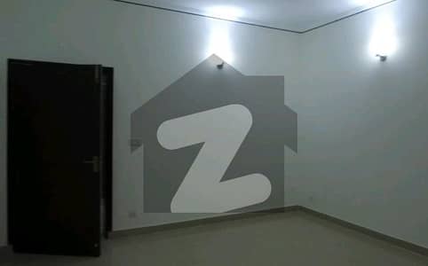 عسکری 10 - سیکٹر ایف عسکری 10,عسکری,لاہور میں 4 کمروں کا 17 مرلہ مکان 2.1 لاکھ میں کرایہ پر دستیاب ہے۔
