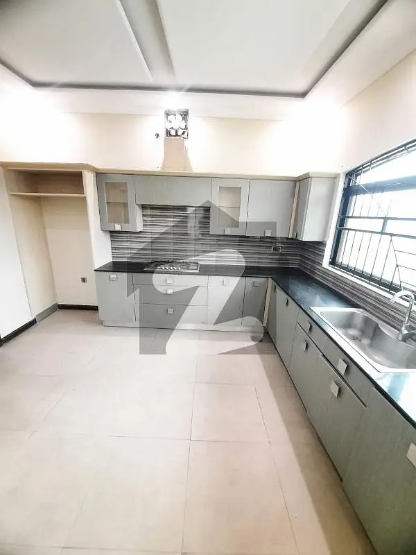 Knaal 5bed house available for rent in dha phase 4 CC block
