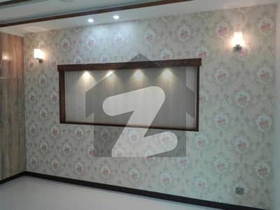بحریہ ٹاؤن ۔ غزنوی بلاک بحریہ ٹاؤن ۔ سیکٹر ایف,بحریہ ٹاؤن,لاہور میں 5 کمروں کا 10 مرلہ فلیٹ 3.6 کروڑ میں برائے فروخت۔