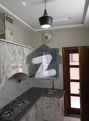 جی ۔ 13 اسلام آباد میں 4 کمروں کا 4 مرلہ مکان 3.95 کروڑ میں برائے فروخت۔