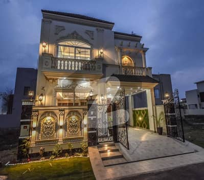 ڈی ایچ اے 9 ٹاؤن ڈیفنس (ڈی ایچ اے),لاہور میں 3 کمروں کا 5 مرلہ مکان 2.18 کروڑ میں برائے فروخت۔