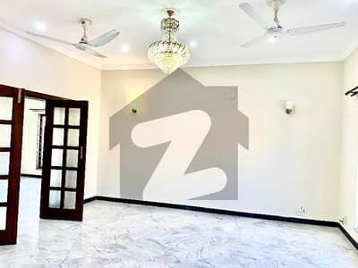 ڈی ۔ 12 اسلام آباد میں 3 کمروں کا 1 کنال بالائی پورشن 1.4 لاکھ میں کرایہ پر دستیاب ہے۔