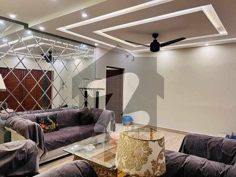 بحریہ ٹاؤن لاہور میں 3 کمروں کا 8 مرلہ مکان 1.0 لاکھ میں کرایہ پر دستیاب ہے۔