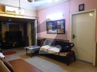 کلفٹن ۔ بلاک 5 کلفٹن,کراچی میں 3 کمروں کا 9 مرلہ فلیٹ 4.9 کروڑ میں برائے فروخت۔
