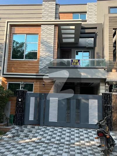 5 MARLA BEAUTIFUL HOUSE AVAILABLE FOR SALE AT AA BLOCK BAHRIA TOWN LAHORE