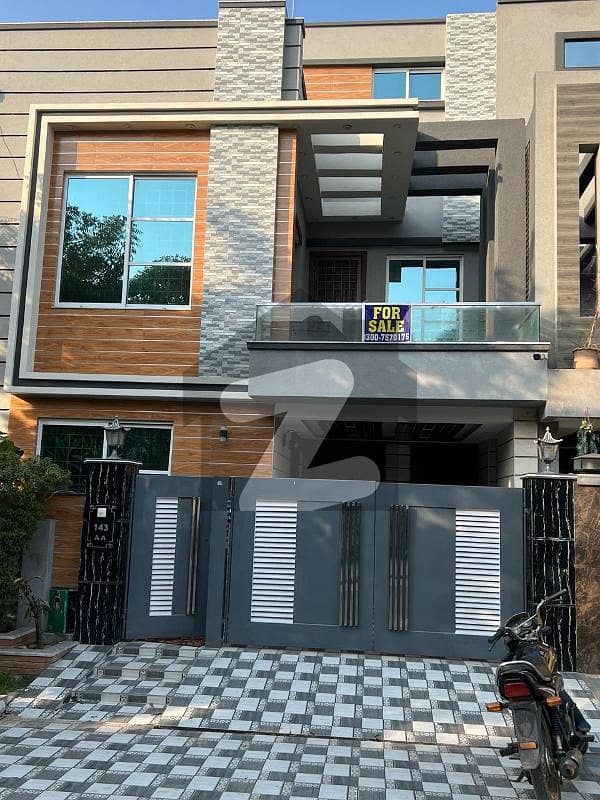 5 MARLA BEAUTIFUL HOUSE AVAILABLE FOR SALE AT AA BLOCK BAHRIA TOWN LAHORE