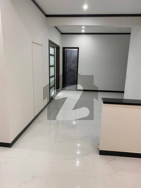 FIRST FLOOR WITH ROOF 600YRD EXCELLENT LOCATION NEAR TAHIR VILLA FB AREA BLOCK 11