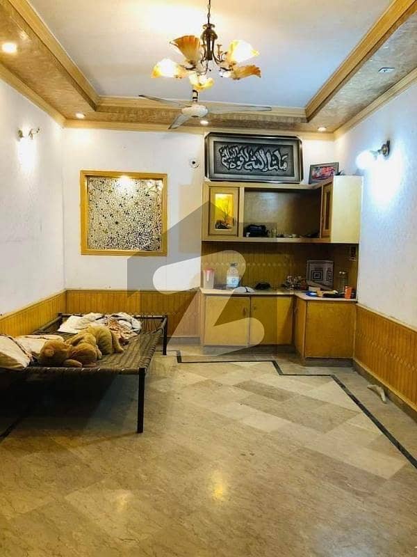 جوہر ٹاؤن فیز 2 جوہر ٹاؤن,لاہور میں 2 کمروں کا 6 مرلہ بالائی پورشن 45.0 ہزار میں کرایہ پر دستیاب ہے۔