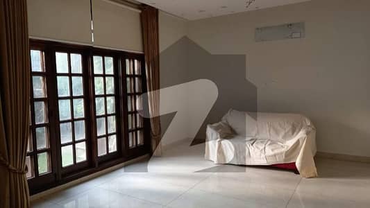 ماڈل ٹاؤن لاہور میں 4 کمروں کا 2 کنال مکان 3.0 لاکھ میں کرایہ پر دستیاب ہے۔