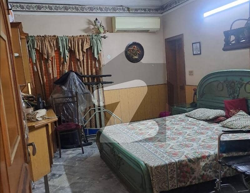 علامہ اقبال ٹاؤن ۔ ہنزہ بلاک علامہ اقبال ٹاؤن,لاہور میں 5 کمروں کا 10 مرلہ مکان 4.5 کروڑ میں برائے فروخت۔