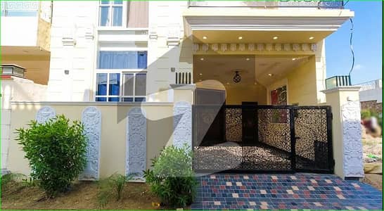 وینس ہاؤسنگ سکیم لاہور میں 3 کمروں کا 5 مرلہ مکان 2.3 کروڑ میں برائے فروخت۔