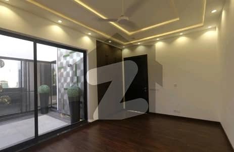 بینکرز کوآپریٹو ہاؤسنگ سوسائٹی لاہور میں 5 کمروں کا 10 مرلہ مکان 4.0 کروڑ میں برائے فروخت۔